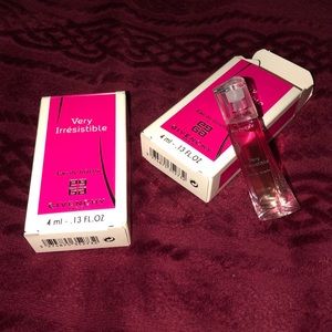 Givenchy Very Irresistible Perfumes ( .13 oz)